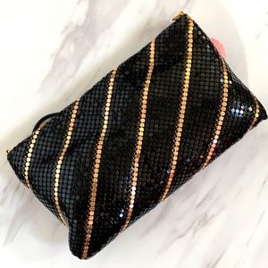Mesh bag w strap in stripe design, black and gold